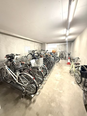 エクセルシオール円山の駐輪場