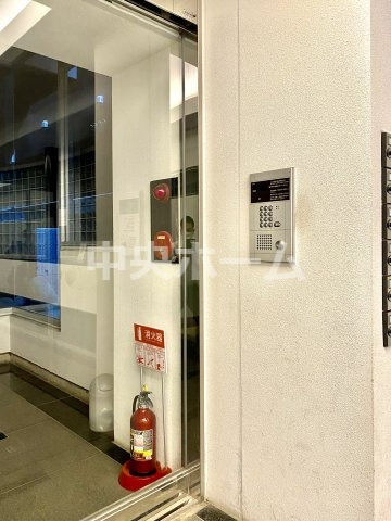 T-WOODの防犯設備|【オートロック】オートロックシステムでセキュリティ充実。当たり前ですが、安全で安心して暮らすのって大事ですよね。