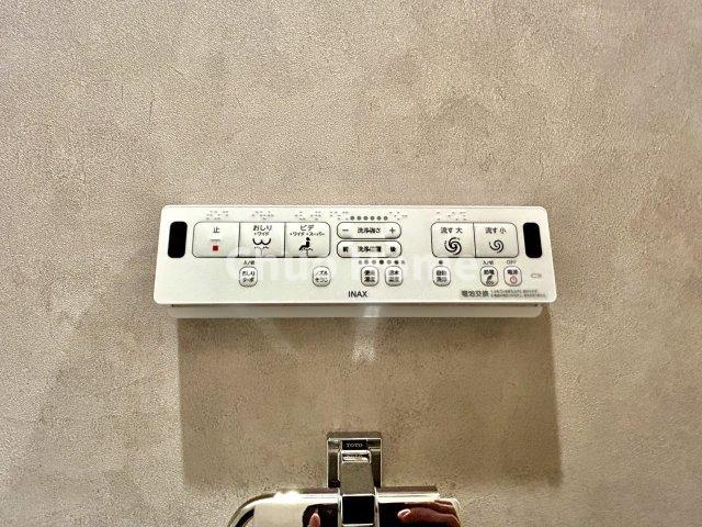T-WOODの内装|【ウォシュレット】清潔に使いたいお手洗いには最適な設備です。もちろんウォームレットも標準装備です。