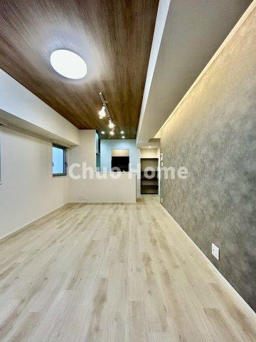 T-WOODの居間・リビング|【居間・リビング】「ＬＤＫは家族団らんをデザイン」広いＬＤＫでは家族が集まり一緒の時間を過ごせる工夫がされております。何気ない一日の当たり前のひとコマがいつか一生の宝物になります