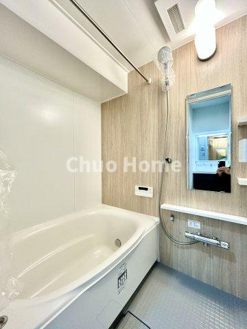 T-WOODの浴室|【バスルーム】暖房換気乾燥機付きシステムバスルーム。暖房・冷風・換気・乾燥など、毎日を快適に過ごせるうれしい機能が揃っています。雨の日の洗濯物も安心です。