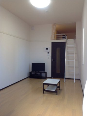 【居間・リビング】 | ミランダイーゼル | ロフト付き　32型TV　無線LAN対応