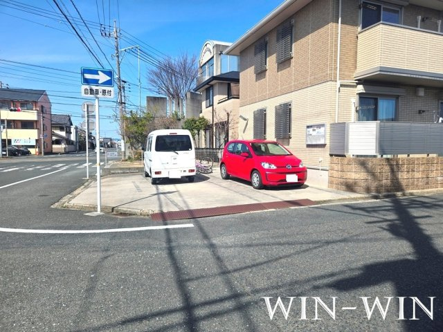 ウィット瓦町の駐車場