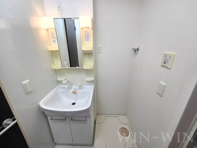 ウィット瓦町の独立洗面台|イメージ（同建物内別部屋の写真です）