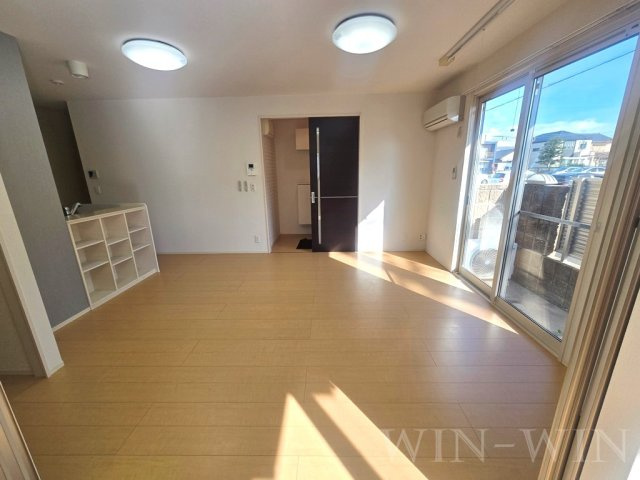 ウィット瓦町の居間・リビング|イメージ（同建物内別部屋の写真です）