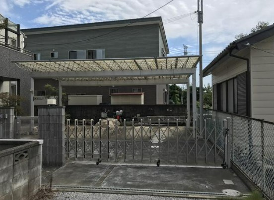 【二世帯住宅】鶴ヶ島市藤金中古住宅の駐車場