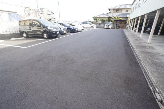 ヴィエンシャトレー小池の駐車場