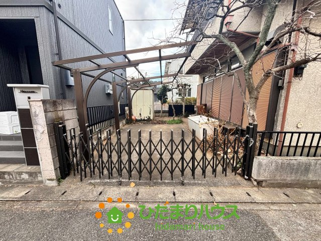 加須市富士見町　中古一戸建ての駐車場