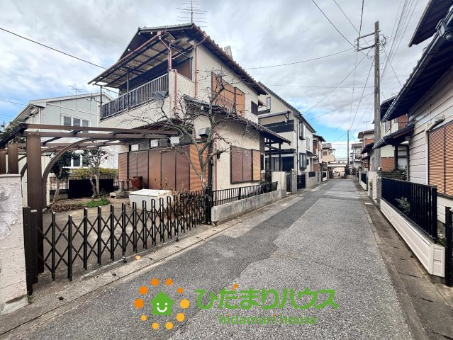 加須市富士見町　中古一戸建ての前面道路含む現地写真