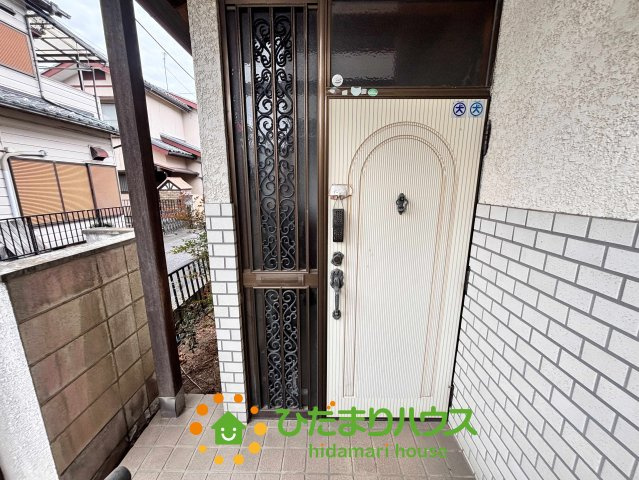 加須市富士見町　中古一戸建ての玄関