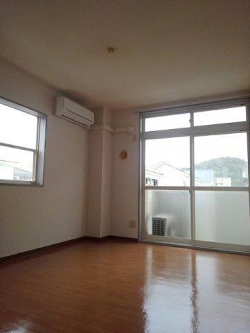 クレセントの内装|おしゃれな内装です