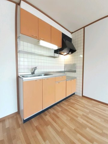 ファー　イーストのキッチン|コンパクトなキッチンで掃除もラクラク