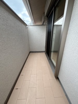 【バルコニー】 | カーサ・ソンリエンテ | 外からの目が気にならないバルコニーで洗濯物が干せます