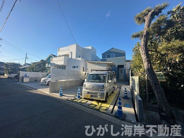 藤沢市辻堂5丁目　新築戸建の前面道路含む現地写真|1月29日撮影　建築中　現地外観