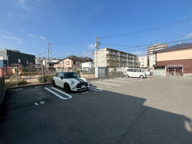 ManoirⅡの駐車場|駐車スペースもあります