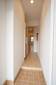 【玄関】 | ヴィラ・エレガント | 収納もある玄関です