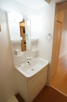 【洗面所】 | ヴィラ・エレガント | スペースが確保できる洗面所です
