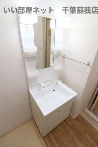 ヴィラージュ　Ｄの洗面所|朝の準備に活躍する、洗髪洗面化粧台！