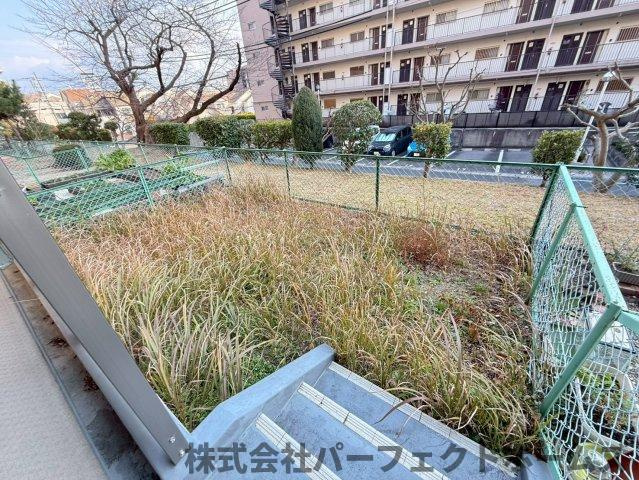 枚方ハイツ第8号棟の庭|お庭です