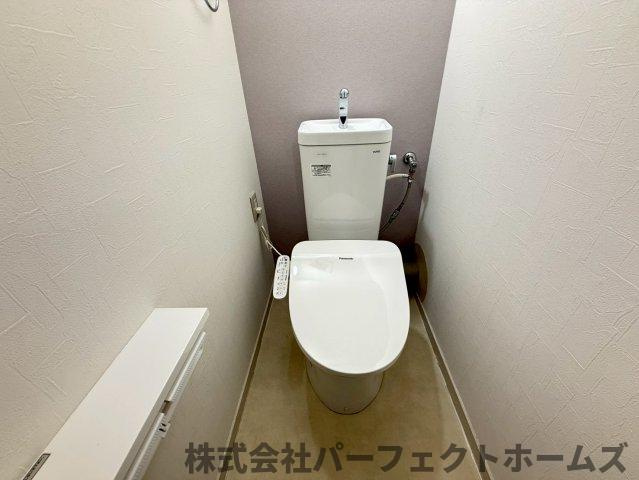 枚方ハイツ第8号棟のトイレ|ゆったりとした空間のトイレです