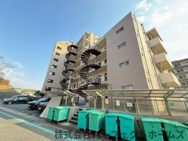 枚方ハイツ第8号棟の外観|おしゃれな外観です