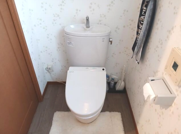 八街市八街へ　中古戸建のトイレ|平成19年11月築 ガレージ1台 2台可 敷地約110坪家庭菜園 ドックランが可能です オール電化