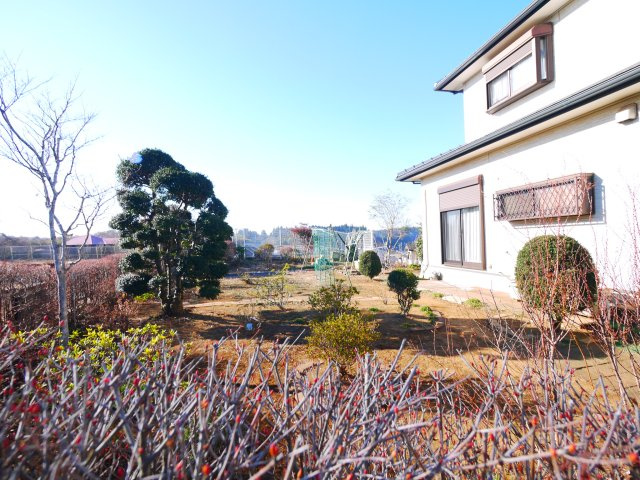 八街市八街へ　中古戸建の庭|平成19年11月築 ガレージ1台 2台可 敷地約110坪家庭菜園 ドックランが可能です オール電化