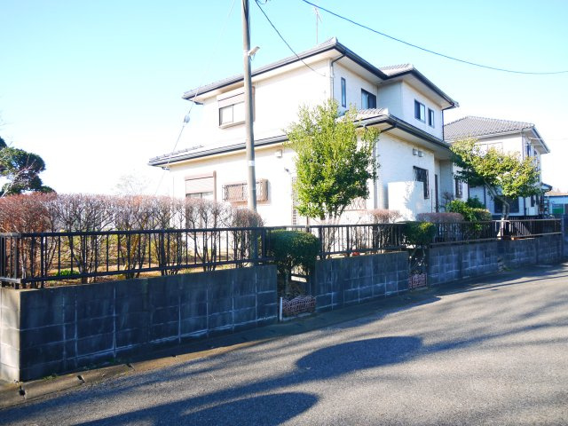 八街市八街へ　中古戸建の外観|平成19年11月築 ガレージ1台 2台可 敷地約110坪家庭菜園 ドックランが可能です オール電化