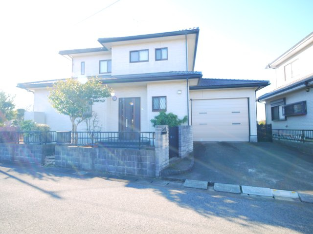 八街市八街へ　中古戸建の外観|平成19年11月築 ガレージ1台 2台可 敷地約110坪家庭菜園 ドックランが可能です オール電化