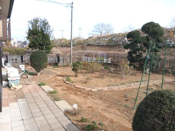 八街市八街へ　中古戸建の庭|平成19年11月築 ガレージ1台 2台可 敷地約110坪家庭菜園 ドックランが可能です オール電化