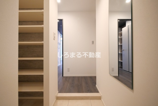 コンフォリア・リヴ谷町四丁目の玄関