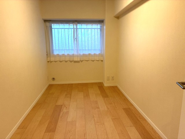 コープ野村相模大野台　1階部分の洋室