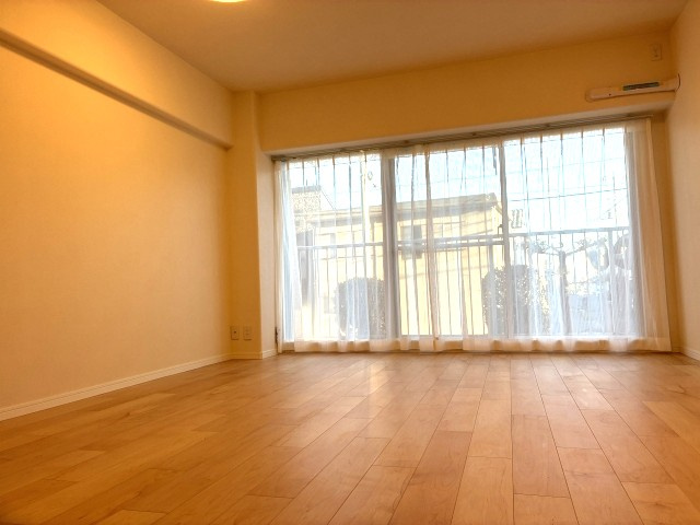 コープ野村相模大野台　1階部分の洋室