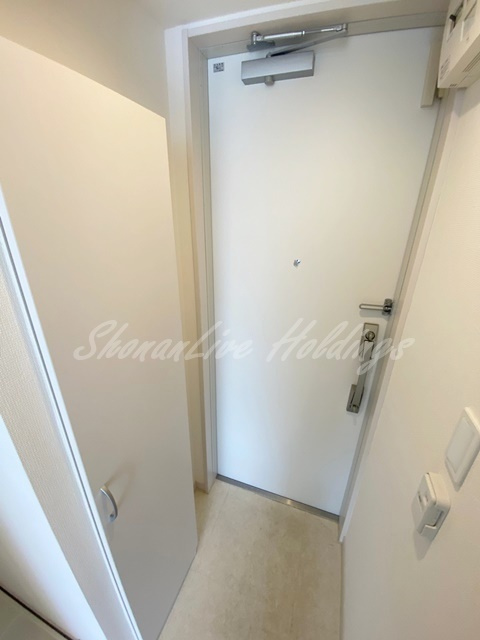 横浜市栄区笠間２丁目のアパートの玄関