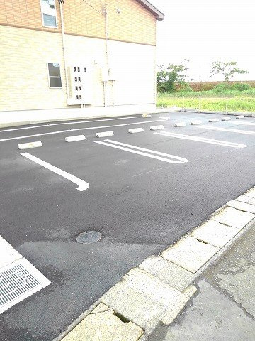 フラン　メゾン１５の駐車場