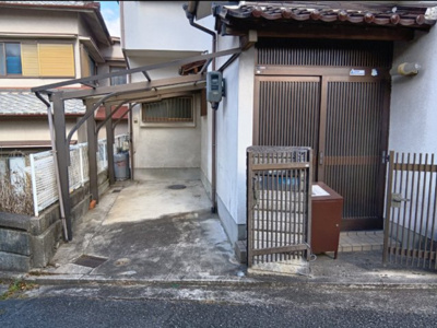 【駐車場】 | 春の丘とキンモクセイ