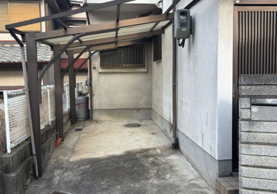 【駐車場】 | 春の丘とキンモクセイ