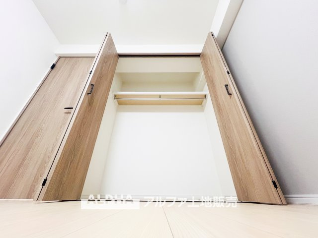 ハイネス福生の収納|【Go filled with memories】
◆ありったけの◆住空間をよりよくするためには大切な収納スペース。時が経ち思い出がここに詰まっていく。