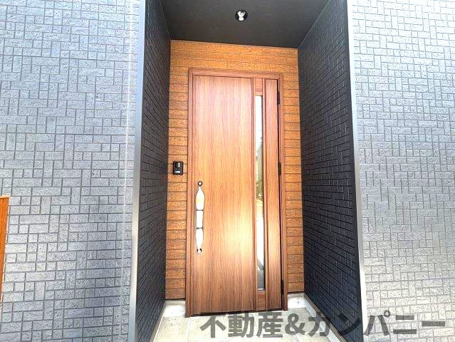鴨川3丁目の新築のおうち①　松山市鴨川3丁目新築戸建の玄関|毎日通る玄関はこちらです