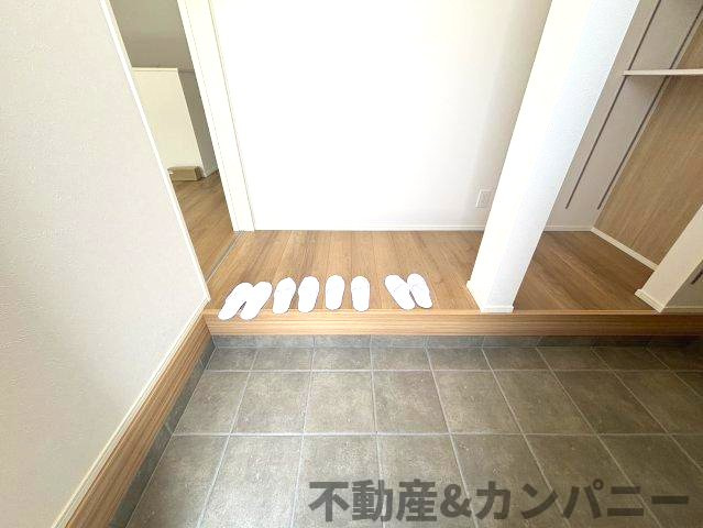 鴨川3丁目の新築のおうち①　松山市鴨川3丁目新築戸建の玄関|玄関です