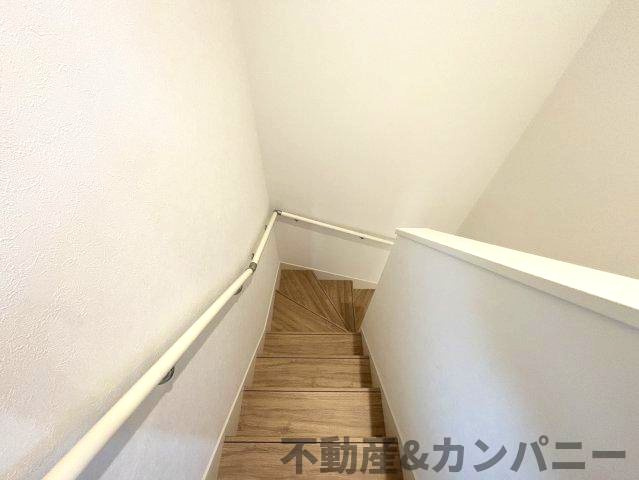 鴨川3丁目の新築のおうち①　松山市鴨川3丁目新築戸建のその他|手すり付き階段です