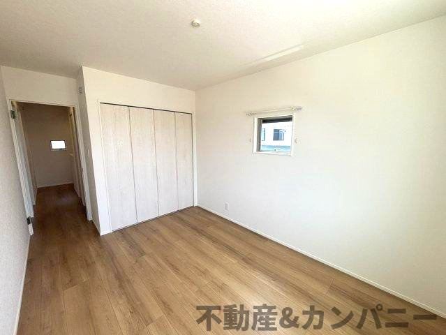 鴨川3丁目の新築のおうち①　松山市鴨川3丁目新築戸建の洋室|個人の部屋や寝室として使える洋室です