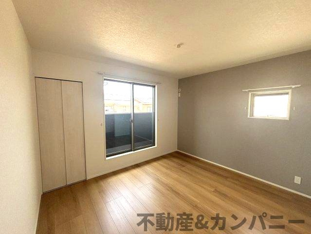 鴨川3丁目の新築のおうち①　松山市鴨川3丁目新築戸建の洋室|落ち着いた色調の洋室です