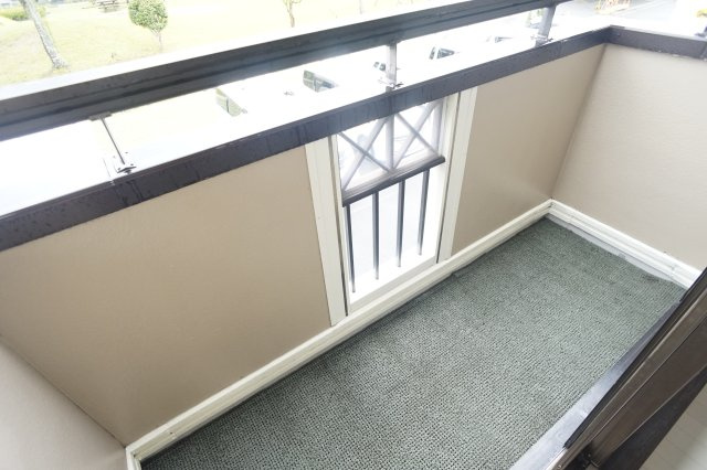 スカイハイツ喜里ヶ丘　Ｂ棟のバルコニー