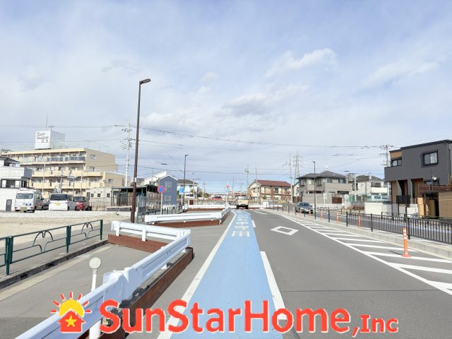 【サンスターホーム】福生市福生　１００坪以上売地の前面道路含む現地写真
