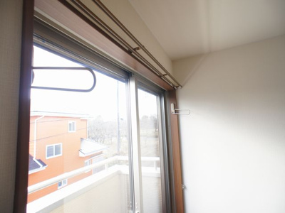 【設備】 | NARABUハイツⅢ | 室内物干し付きです。