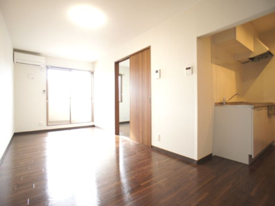 【居間・リビング】 | NARABUハイツⅢ | 14帖のゆとりのLDKです♪