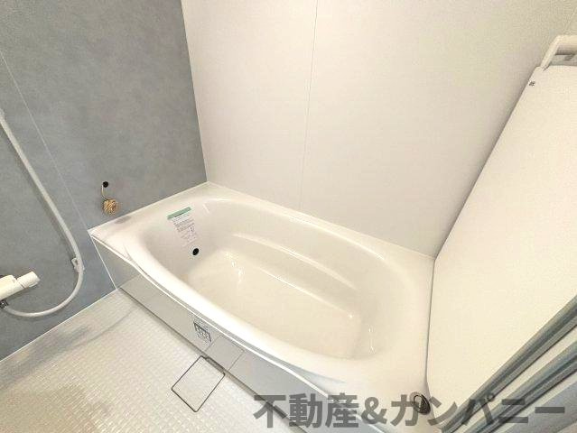 鴨川3丁目の新築のおうち②　松山市鴨川3丁目新築戸建の浴室|ゆったり過ごせるお風呂です