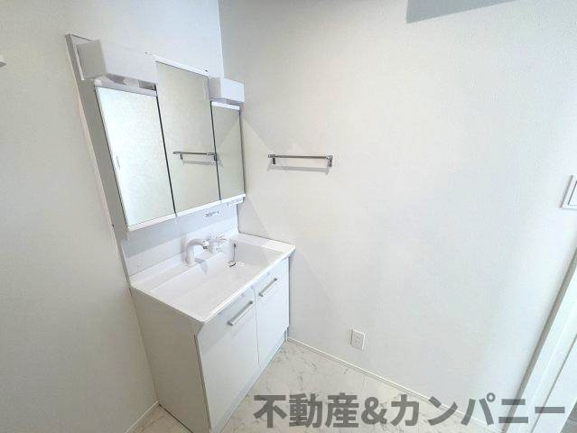 鴨川3丁目の新築のおうち②　松山市鴨川3丁目新築戸建の独立洗面台|独立洗面化粧台が付いています