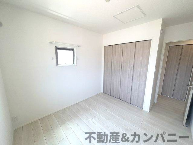 鴨川3丁目の新築のおうち②　松山市鴨川3丁目新築戸建の洋室|使い勝手のいい洋室です